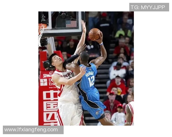 姚明在比赛中展现绝对实力成功击败兰多夫引发全场欢呼