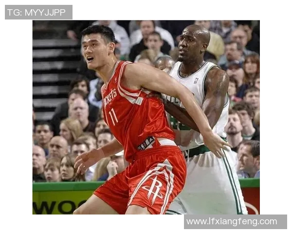 皮尔斯与姚明的传奇相遇共同见证篮球历史的辉煌瞬间