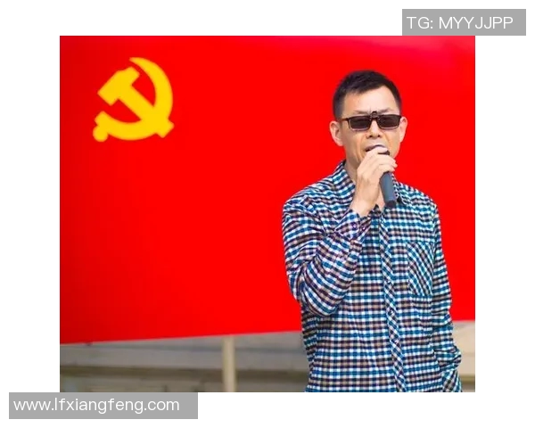 姚明佩戴党徽展现新时代体育精神与爱国情怀的完美结合 姚明佩戴党徽展现新时代体育精神与爱国情怀的完美结合