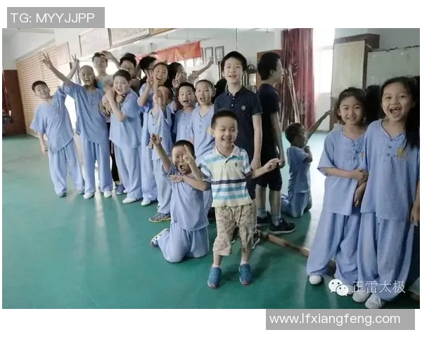 从青涩少年到足球明星的华丽转身与转场手势解析 从青涩少年到足球明星的华丽转身与转场手势解析