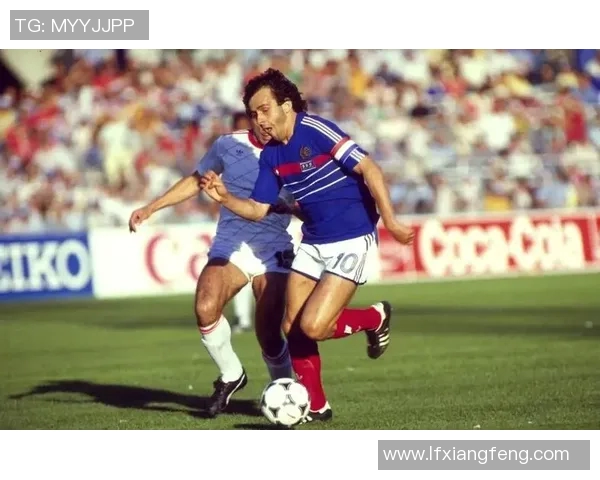 足球明星球服图鉴赏与历史回顾:探索传奇球员的经典战袍与背后故事