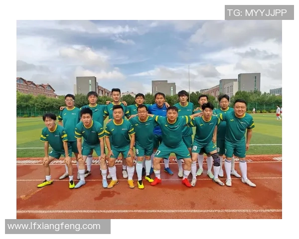 香港足球明星队激情四射的背景音乐带你领略足球魅力与团队精神的完美结合 香港足球明星队激情四射的背景音乐带你领略足球魅力与团队精神的完美结合