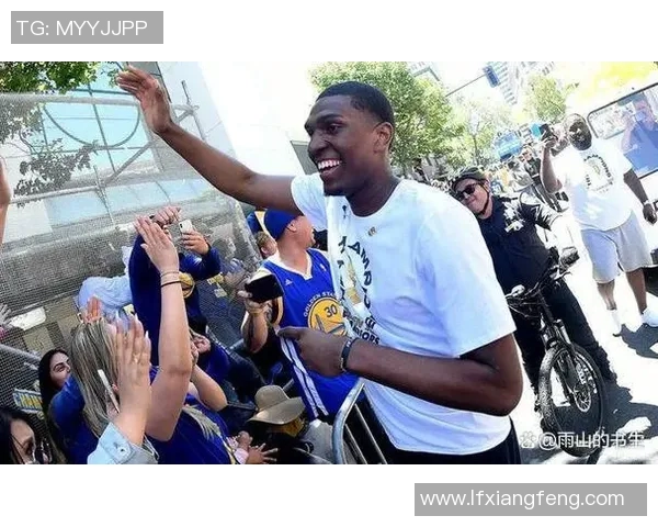 一条腿打篮球的明星展现不屈精神的传奇故事与奋斗历程